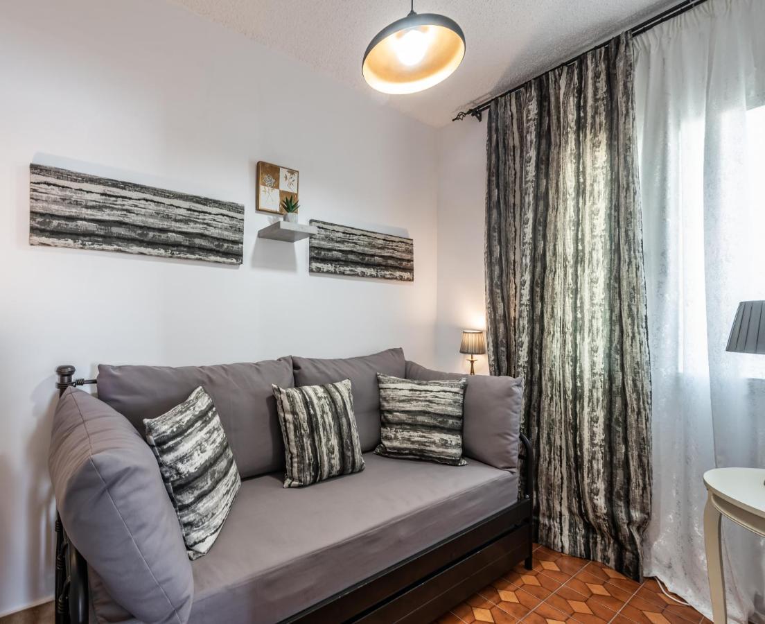 Milos Inn Adamantas  Exteriör bild