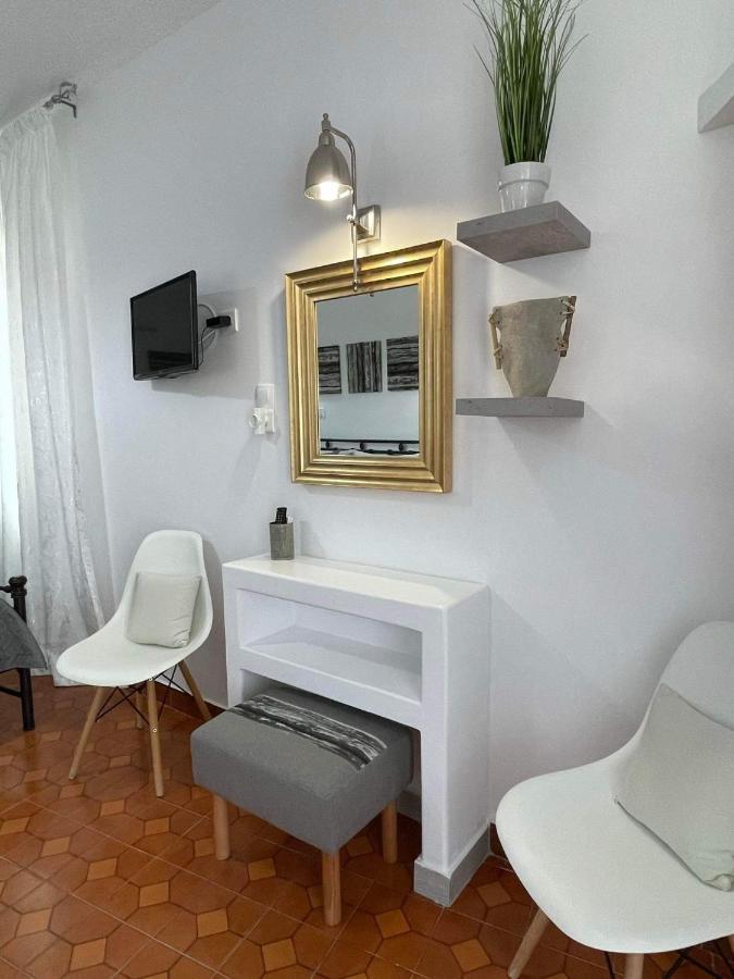 Milos Inn Adamantas  Exteriör bild